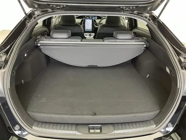 トヨタ プリウス ＰＨＶ A プレミアム 愛知県 2017(平29)年 3.2万km アティチュードブラックマイカ 純正１１．６型ＤＡナビ　アドバンストパーク　ＢＳＭ　黒革　フルセグ　ＡＣ１００Ｖ電源　シートヒーター　ＥＴＣ２．０　セーフティセンス　衝突軽減　追従クルコン　ＬＥＤオートライト　ＨＵＤ　バックカメラ プッシュスタート　スマートキー　ステアリングヒーター　レーンキープ　Bluetooth　
