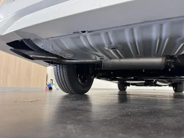 日産 セレナ e－パワー ハイウェイスター V 三重県 2025(令7)年 0.1千km プリズムホワイト 登録済未使用車/e-POWER/FF/インパネCVT/純正 12.3インチNissan Connectナビ*/（AM/FM/USB/iPod/TV/Bluetooth/HDMI/CarPlay/AndroidAuto）/11インチ 純正後席モニター*/アラウンドビューモニター（移動物検知機能付）/両側ハンズフリーオートスライドドア/ドライブレコーダー前後*/ETC2.0*/安全/・プロパイロット・緊急停止支援システム（SOSコール機能付）*/・エマージェンシーブレーキ/・衝突回避ステアリングアシスト/・LI（車線逸脱防止支援システム）＋LDW（車線逸脱警報）/・BSI（後側方衝突防止支援）＋BSW（後側方車両検知警報）/・RCTA（後退時車両検知警報）/・DA（ふらつき警報）/・踏み間違い衝突防止アシスト/・標識検知（進入禁止/最高速度/一時停止）/・フロント＆バックソナー/など/その他装備/・インテリジェントルームミラー*/・左右・後席独立オートエアコン/・オートライト/・LEDヘッドライト/・アダプティブLEDヘッドライト/・電動パーキングブレーキ/・ブレーキホールド/・USB充電ジャック（TYPE-Ax1、TYPE-Cx5）/・純正16inAW/・保/取/・スマートキーx2/など/*…OP