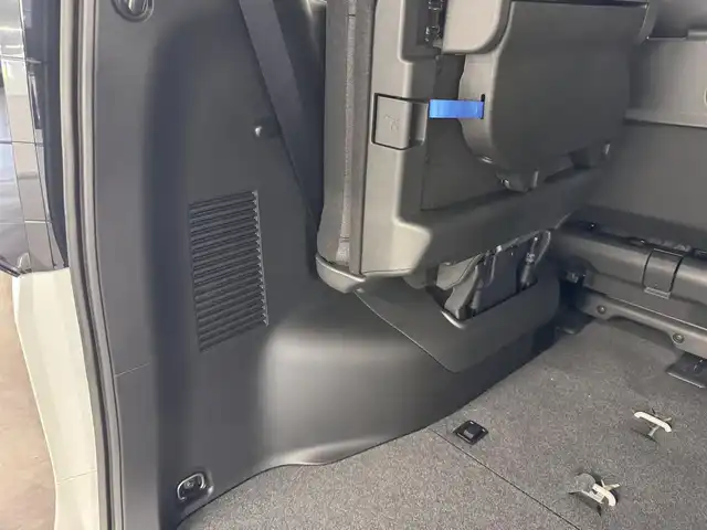 日産 セレナ e－パワー ハイウェイスター V 三重県 2025(令7)年 0.1千km プリズムホワイト 登録済未使用車/e-POWER/FF/インパネCVT/純正 12.3インチNissan Connectナビ*/（AM/FM/USB/iPod/TV/Bluetooth/HDMI/CarPlay/AndroidAuto）/11インチ 純正後席モニター*/アラウンドビューモニター（移動物検知機能付）/両側ハンズフリーオートスライドドア/ドライブレコーダー前後*/ETC2.0*/安全/・プロパイロット・緊急停止支援システム（SOSコール機能付）*/・エマージェンシーブレーキ/・衝突回避ステアリングアシスト/・LI（車線逸脱防止支援システム）＋LDW（車線逸脱警報）/・BSI（後側方衝突防止支援）＋BSW（後側方車両検知警報）/・RCTA（後退時車両検知警報）/・DA（ふらつき警報）/・踏み間違い衝突防止アシスト/・標識検知（進入禁止/最高速度/一時停止）/・フロント＆バックソナー/など/その他装備/・インテリジェントルームミラー*/・左右・後席独立オートエアコン/・オートライト/・LEDヘッドライト/・アダプティブLEDヘッドライト/・電動パーキングブレーキ/・ブレーキホールド/・USB充電ジャック（TYPE-Ax1、TYPE-Cx5）/・純正16inAW/・保/取/・スマートキーx2/など/*…OP