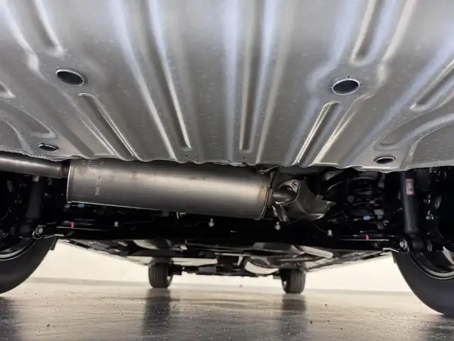 日産 セレナ e－パワー ハイウェイスター V 三重県 2025(令7)年 0.1千km プリズムホワイト 登録済未使用車/e-POWER/FF/インパネCVT/純正 12.3インチNissan Connectナビ*/（AM/FM/USB/iPod/TV/Bluetooth/HDMI/CarPlay/AndroidAuto）/11インチ 純正後席モニター*/アラウンドビューモニター（移動物検知機能付）/両側ハンズフリーオートスライドドア/ドライブレコーダー前後*/ETC2.0*/安全/・プロパイロット・緊急停止支援システム（SOSコール機能付）*/・エマージェンシーブレーキ/・衝突回避ステアリングアシスト/・LI（車線逸脱防止支援システム）＋LDW（車線逸脱警報）/・BSI（後側方衝突防止支援）＋BSW（後側方車両検知警報）/・RCTA（後退時車両検知警報）/・DA（ふらつき警報）/・踏み間違い衝突防止アシスト/・標識検知（進入禁止/最高速度/一時停止）/・フロント＆バックソナー/など/その他装備/・インテリジェントルームミラー*/・左右・後席独立オートエアコン/・オートライト/・LEDヘッドライト/・アダプティブLEDヘッドライト/・電動パーキングブレーキ/・ブレーキホールド/・USB充電ジャック（TYPE-Ax1、TYPE-Cx5）/・純正16inAW/・保/取/・スマートキーx2/など/*…OP