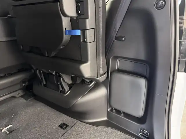 日産 セレナ e－パワー ハイウェイスター V 三重県 2025(令7)年 0.1千km プリズムホワイト 登録済未使用車/e-POWER/FF/インパネCVT/純正 12.3インチNissan Connectナビ*/（AM/FM/USB/iPod/TV/Bluetooth/HDMI/CarPlay/AndroidAuto）/11インチ 純正後席モニター*/アラウンドビューモニター（移動物検知機能付）/両側ハンズフリーオートスライドドア/ドライブレコーダー前後*/ETC2.0*/安全/・プロパイロット・緊急停止支援システム（SOSコール機能付）*/・エマージェンシーブレーキ/・衝突回避ステアリングアシスト/・LI（車線逸脱防止支援システム）＋LDW（車線逸脱警報）/・BSI（後側方衝突防止支援）＋BSW（後側方車両検知警報）/・RCTA（後退時車両検知警報）/・DA（ふらつき警報）/・踏み間違い衝突防止アシスト/・標識検知（進入禁止/最高速度/一時停止）/・フロント＆バックソナー/など/その他装備/・インテリジェントルームミラー*/・左右・後席独立オートエアコン/・オートライト/・LEDヘッドライト/・アダプティブLEDヘッドライト/・電動パーキングブレーキ/・ブレーキホールド/・USB充電ジャック（TYPE-Ax1、TYPE-Cx5）/・純正16inAW/・保/取/・スマートキーx2/など/*…OP