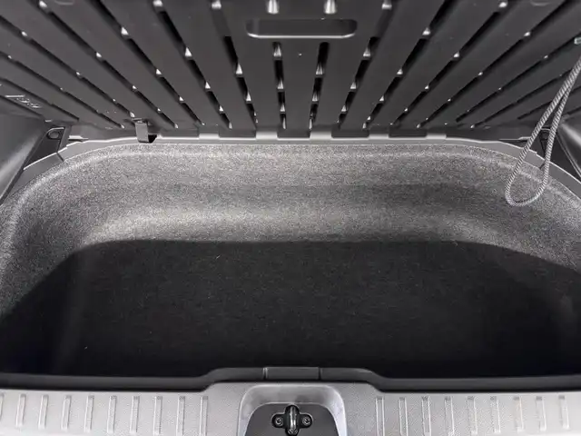 日産 セレナ e－パワー ハイウェイスター V 三重県 2025(令7)年 0.1千km プリズムホワイト 登録済未使用車/e-POWER/FF/インパネCVT/純正 12.3インチNissan Connectナビ*/（AM/FM/USB/iPod/TV/Bluetooth/HDMI/CarPlay/AndroidAuto）/11インチ 純正後席モニター*/アラウンドビューモニター（移動物検知機能付）/両側ハンズフリーオートスライドドア/ドライブレコーダー前後*/ETC2.0*/安全/・プロパイロット・緊急停止支援システム（SOSコール機能付）*/・エマージェンシーブレーキ/・衝突回避ステアリングアシスト/・LI（車線逸脱防止支援システム）＋LDW（車線逸脱警報）/・BSI（後側方衝突防止支援）＋BSW（後側方車両検知警報）/・RCTA（後退時車両検知警報）/・DA（ふらつき警報）/・踏み間違い衝突防止アシスト/・標識検知（進入禁止/最高速度/一時停止）/・フロント＆バックソナー/など/その他装備/・インテリジェントルームミラー*/・左右・後席独立オートエアコン/・オートライト/・LEDヘッドライト/・アダプティブLEDヘッドライト/・電動パーキングブレーキ/・ブレーキホールド/・USB充電ジャック（TYPE-Ax1、TYPE-Cx5）/・純正16inAW/・保/取/・スマートキーx2/など/*…OP