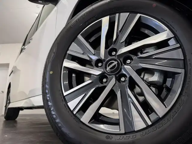 日産 セレナ e－パワー ハイウェイスター V 三重県 2025(令7)年 0.1千km プリズムホワイト 登録済未使用車/e-POWER/FF/インパネCVT/純正 12.3インチNissan Connectナビ*/（AM/FM/USB/iPod/TV/Bluetooth/HDMI/CarPlay/AndroidAuto）/11インチ 純正後席モニター*/アラウンドビューモニター（移動物検知機能付）/両側ハンズフリーオートスライドドア/ドライブレコーダー前後*/ETC2.0*/安全/・プロパイロット・緊急停止支援システム（SOSコール機能付）*/・エマージェンシーブレーキ/・衝突回避ステアリングアシスト/・LI（車線逸脱防止支援システム）＋LDW（車線逸脱警報）/・BSI（後側方衝突防止支援）＋BSW（後側方車両検知警報）/・RCTA（後退時車両検知警報）/・DA（ふらつき警報）/・踏み間違い衝突防止アシスト/・標識検知（進入禁止/最高速度/一時停止）/・フロント＆バックソナー/など/その他装備/・インテリジェントルームミラー*/・左右・後席独立オートエアコン/・オートライト/・LEDヘッドライト/・アダプティブLEDヘッドライト/・電動パーキングブレーキ/・ブレーキホールド/・USB充電ジャック（TYPE-Ax1、TYPE-Cx5）/・純正16inAW/・保/取/・スマートキーx2/など/*…OP