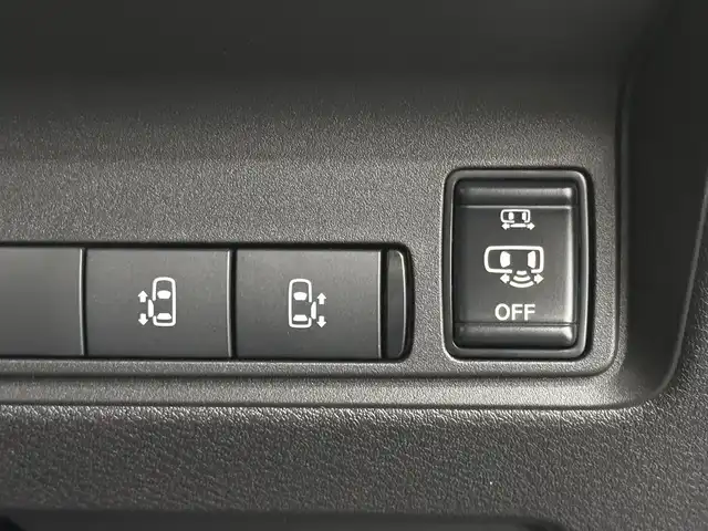 日産 セレナ e－パワー ハイウェイスター V 三重県 2025(令7)年 0.1千km プリズムホワイト 登録済未使用車/e-POWER/FF/インパネCVT/純正 12.3インチNissan Connectナビ*/（AM/FM/USB/iPod/TV/Bluetooth/HDMI/CarPlay/AndroidAuto）/11インチ 純正後席モニター*/アラウンドビューモニター（移動物検知機能付）/両側ハンズフリーオートスライドドア/ドライブレコーダー前後*/ETC2.0*/安全/・プロパイロット・緊急停止支援システム（SOSコール機能付）*/・エマージェンシーブレーキ/・衝突回避ステアリングアシスト/・LI（車線逸脱防止支援システム）＋LDW（車線逸脱警報）/・BSI（後側方衝突防止支援）＋BSW（後側方車両検知警報）/・RCTA（後退時車両検知警報）/・DA（ふらつき警報）/・踏み間違い衝突防止アシスト/・標識検知（進入禁止/最高速度/一時停止）/・フロント＆バックソナー/など/その他装備/・インテリジェントルームミラー*/・左右・後席独立オートエアコン/・オートライト/・LEDヘッドライト/・アダプティブLEDヘッドライト/・電動パーキングブレーキ/・ブレーキホールド/・USB充電ジャック（TYPE-Ax1、TYPE-Cx5）/・純正16inAW/・保/取/・スマートキーx2/など/*…OP