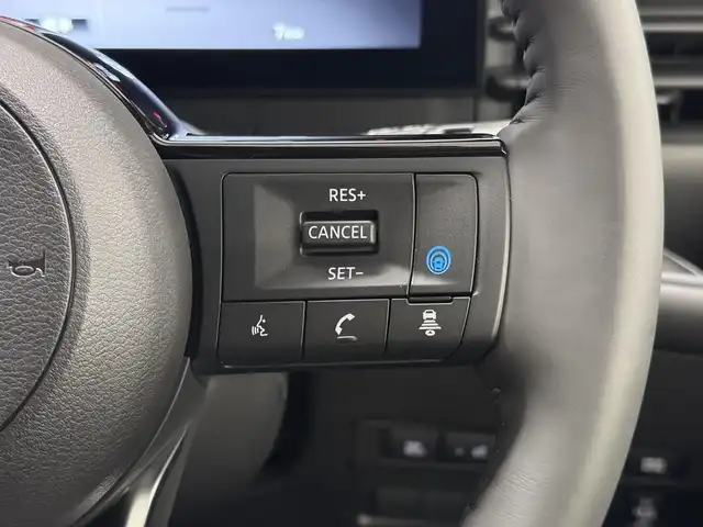 日産 セレナ e－パワー ハイウェイスター V 三重県 2025(令7)年 0.1千km プリズムホワイト 登録済未使用車/e-POWER/FF/インパネCVT/純正 12.3インチNissan Connectナビ*/（AM/FM/USB/iPod/TV/Bluetooth/HDMI/CarPlay/AndroidAuto）/11インチ 純正後席モニター*/アラウンドビューモニター（移動物検知機能付）/両側ハンズフリーオートスライドドア/ドライブレコーダー前後*/ETC2.0*/安全/・プロパイロット・緊急停止支援システム（SOSコール機能付）*/・エマージェンシーブレーキ/・衝突回避ステアリングアシスト/・LI（車線逸脱防止支援システム）＋LDW（車線逸脱警報）/・BSI（後側方衝突防止支援）＋BSW（後側方車両検知警報）/・RCTA（後退時車両検知警報）/・DA（ふらつき警報）/・踏み間違い衝突防止アシスト/・標識検知（進入禁止/最高速度/一時停止）/・フロント＆バックソナー/など/その他装備/・インテリジェントルームミラー*/・左右・後席独立オートエアコン/・オートライト/・LEDヘッドライト/・アダプティブLEDヘッドライト/・電動パーキングブレーキ/・ブレーキホールド/・USB充電ジャック（TYPE-Ax1、TYPE-Cx5）/・純正16inAW/・保/取/・スマートキーx2/など/*…OP