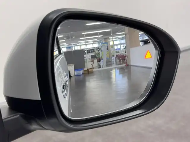 日産 セレナ e－パワー ハイウェイスター V 三重県 2025(令7)年 0.1千km プリズムホワイト 登録済未使用車/e-POWER/FF/インパネCVT/純正 12.3インチNissan Connectナビ*/（AM/FM/USB/iPod/TV/Bluetooth/HDMI/CarPlay/AndroidAuto）/11インチ 純正後席モニター*/アラウンドビューモニター（移動物検知機能付）/両側ハンズフリーオートスライドドア/ドライブレコーダー前後*/ETC2.0*/安全/・プロパイロット・緊急停止支援システム（SOSコール機能付）*/・エマージェンシーブレーキ/・衝突回避ステアリングアシスト/・LI（車線逸脱防止支援システム）＋LDW（車線逸脱警報）/・BSI（後側方衝突防止支援）＋BSW（後側方車両検知警報）/・RCTA（後退時車両検知警報）/・DA（ふらつき警報）/・踏み間違い衝突防止アシスト/・標識検知（進入禁止/最高速度/一時停止）/・フロント＆バックソナー/など/その他装備/・インテリジェントルームミラー*/・左右・後席独立オートエアコン/・オートライト/・LEDヘッドライト/・アダプティブLEDヘッドライト/・電動パーキングブレーキ/・ブレーキホールド/・USB充電ジャック（TYPE-Ax1、TYPE-Cx5）/・純正16inAW/・保/取/・スマートキーx2/など/*…OP