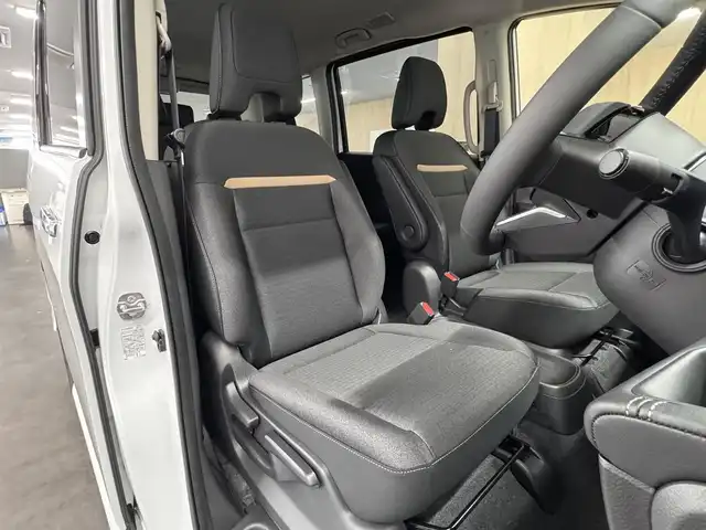 日産 セレナ e－パワー ハイウェイスター V 三重県 2025(令7)年 0.1千km プリズムホワイト 登録済未使用車/e-POWER/FF/インパネCVT/純正 12.3インチNissan Connectナビ*/（AM/FM/USB/iPod/TV/Bluetooth/HDMI/CarPlay/AndroidAuto）/11インチ 純正後席モニター*/アラウンドビューモニター（移動物検知機能付）/両側ハンズフリーオートスライドドア/ドライブレコーダー前後*/ETC2.0*/安全/・プロパイロット・緊急停止支援システム（SOSコール機能付）*/・エマージェンシーブレーキ/・衝突回避ステアリングアシスト/・LI（車線逸脱防止支援システム）＋LDW（車線逸脱警報）/・BSI（後側方衝突防止支援）＋BSW（後側方車両検知警報）/・RCTA（後退時車両検知警報）/・DA（ふらつき警報）/・踏み間違い衝突防止アシスト/・標識検知（進入禁止/最高速度/一時停止）/・フロント＆バックソナー/など/その他装備/・インテリジェントルームミラー*/・左右・後席独立オートエアコン/・オートライト/・LEDヘッドライト/・アダプティブLEDヘッドライト/・電動パーキングブレーキ/・ブレーキホールド/・USB充電ジャック（TYPE-Ax1、TYPE-Cx5）/・純正16inAW/・保/取/・スマートキーx2/など/*…OP