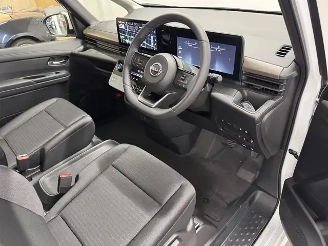 日産 セレナ e－パワー ハイウェイスター V 三重県 2025(令7)年 0.1千km プリズムホワイト 登録済未使用車/e-POWER/FF/インパネCVT/純正 12.3インチNissan Connectナビ*/（AM/FM/USB/iPod/TV/Bluetooth/HDMI/CarPlay/AndroidAuto）/11インチ 純正後席モニター*/アラウンドビューモニター（移動物検知機能付）/両側ハンズフリーオートスライドドア/ドライブレコーダー前後*/ETC2.0*/安全/・プロパイロット・緊急停止支援システム（SOSコール機能付）*/・エマージェンシーブレーキ/・衝突回避ステアリングアシスト/・LI（車線逸脱防止支援システム）＋LDW（車線逸脱警報）/・BSI（後側方衝突防止支援）＋BSW（後側方車両検知警報）/・RCTA（後退時車両検知警報）/・DA（ふらつき警報）/・踏み間違い衝突防止アシスト/・標識検知（進入禁止/最高速度/一時停止）/・フロント＆バックソナー/など/その他装備/・インテリジェントルームミラー*/・左右・後席独立オートエアコン/・オートライト/・LEDヘッドライト/・アダプティブLEDヘッドライト/・電動パーキングブレーキ/・ブレーキホールド/・USB充電ジャック（TYPE-Ax1、TYPE-Cx5）/・純正16inAW/・保/取/・スマートキーx2/など/*…OP