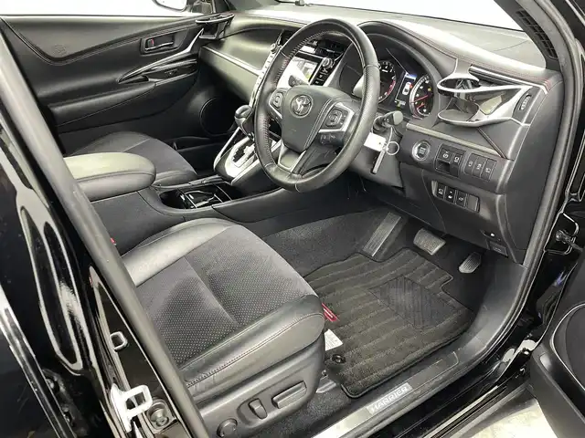 トヨタ ハリアー プログレス 福島県 2017(平29)年 5.3万km ブラック トヨタセーフティセンス/・衝突被害軽減システム/・車線逸脱防止機能/・コーナーセンサー/サンルーフ/純正9インチマルチナビ/・フルセグ/TV/BT/AD/AUX/USB/AM/FM/全方位カメラ/ACC/LEDオートライト/・フォグランプ/・オートハイビーム/ハーフレザーシート/・パワーシート/社外アルミホイール付きスタッドレスタイヤタイヤ/革ステアリング/・ステアリングリモコン/パワーゲート/電子パーキング/・ブレーキホールド/電動格納ミラー/・ウィンカーミラー/・オートミラー/アイドリングストップ/ATモード付MT/ETC2.0/ドラレコ/ドアバイザー/純正フロアマット/プッシュスタート/・スマートキー