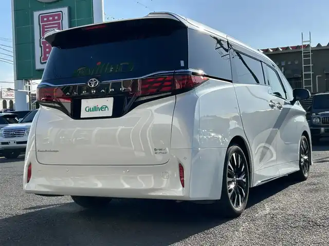 トヨタ アルファードハイブリット エグゼクティブ ラウンジ 埼玉県 2024(令6)年 1.8万km プラチナホワイトパールマイカ 純正ナビ（Bluetooth、CD、DVD、フルセグTV）/全方位カメラ/ETC2.0/サンルーフ/フリップダウン/電動リアゲート/前後ドラレコ/JBLサウンド/ワイヤレス充電/リラクゼーション機能/ワンオーナー/パーキングアシスト/4WD/100V充電/追従走行有クルコン/スペアキー/USB入力端子/オットマン/純正フロアマット/二列目までパワーシート・エアシート・シートヒーター/レザーシート/純正アルミ/LEDヘッド/クリアランスソナー/カーテンエアバッグ/オートマチックハイビーム