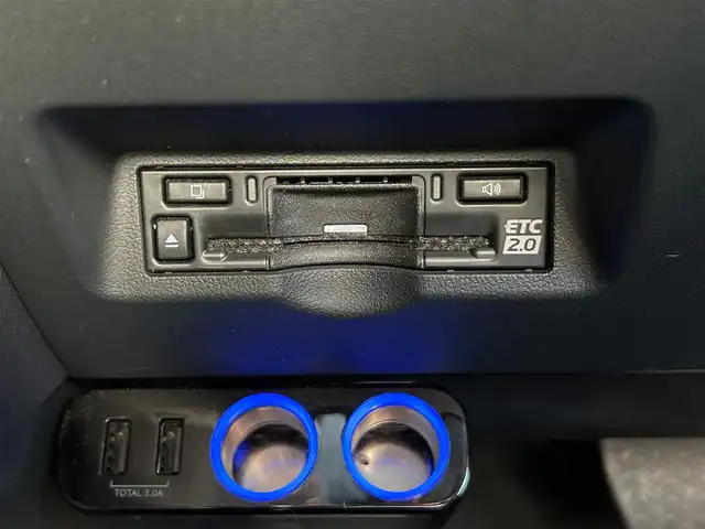 トヨタ アルファードハイブリット エグゼクティブ ラウンジ 埼玉県 2024(令6)年 1.8万km プラチナホワイトパールマイカ 純正ナビ（Bluetooth、CD、DVD、フルセグTV）/全方位カメラ/ETC2.0/サンルーフ/フリップダウン/電動リアゲート/前後ドラレコ/JBLサウンド/ワイヤレス充電/リラクゼーション機能/ワンオーナー/パーキングアシスト/4WD/100V充電/追従走行有クルコン/スペアキー/USB入力端子/オットマン/純正フロアマット/二列目までパワーシート・エアシート・シートヒーター/レザーシート/純正アルミ/LEDヘッド/クリアランスソナー/カーテンエアバッグ/オートマチックハイビーム