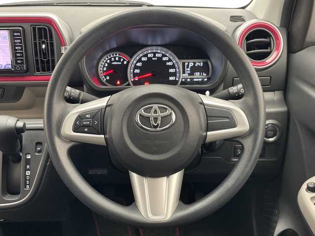 トヨタ パッソ モーダ　S 愛知県 2016(平28)年 1.4万km マゼンタベリーマイカM 衝突軽減システム/純正ナビ/バックカメラ/フルセグ/CD DVD/Bluetooth/コーナーセンサー/LEDヘッドライト/ステアリングスイッチ/スマートキー/プッシュスタート