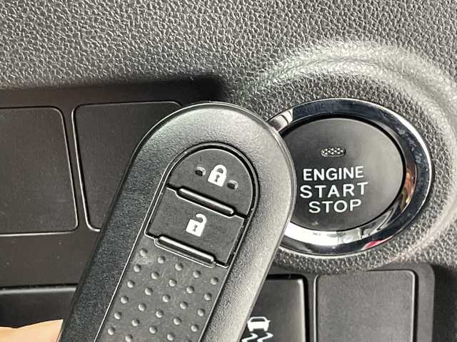 トヨタ パッソ モーダ　S 愛知県 2016(平28)年 1.4万km マゼンタベリーマイカM 衝突軽減システム/純正ナビ/バックカメラ/フルセグ/CD DVD/Bluetooth/コーナーセンサー/LEDヘッドライト/ステアリングスイッチ/スマートキー/プッシュスタート