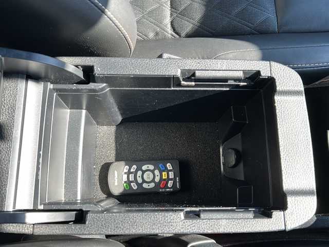 トヨタ ハリアー エレガンス 富山県 2017(平29)年 7万km ブラキッシュレッドマイカ ワンオーナー/スマートキー×２/ハーフレザーシート/ALPINE製9インチメモリーナビ(EX9V)/DVD/MSV/BT/フルセグTV/バックカメラ/9インチフリップダウンモニター(PXH9S-R)/ビルトインETC/ステアリングスイッチ/皮巻きステアリング/前後ドラレコ(ZDR-015)/パワーシート/クリアランスソナー/オートリトラミラー/レーダークルコン/純正17インチAW/横滑り防止装置/保証書・取説・ナビ取説