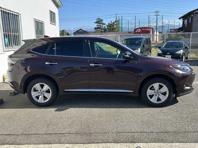 トヨタ ハリアー エレガンス 富山県 2017(平29)年 7万km ブラキッシュレッドマイカ ワンオーナー/スマートキー×２/ハーフレザーシート/ALPINE製9インチメモリーナビ(EX9V)/DVD/MSV/BT/フルセグTV/バックカメラ/9インチフリップダウンモニター(PXH9S-R)/ビルトインETC/ステアリングスイッチ/皮巻きステアリング/前後ドラレコ(ZDR-015)/パワーシート/クリアランスソナー/オートリトラミラー/レーダークルコン/純正17インチAW/横滑り防止装置/保証書・取説・ナビ取説