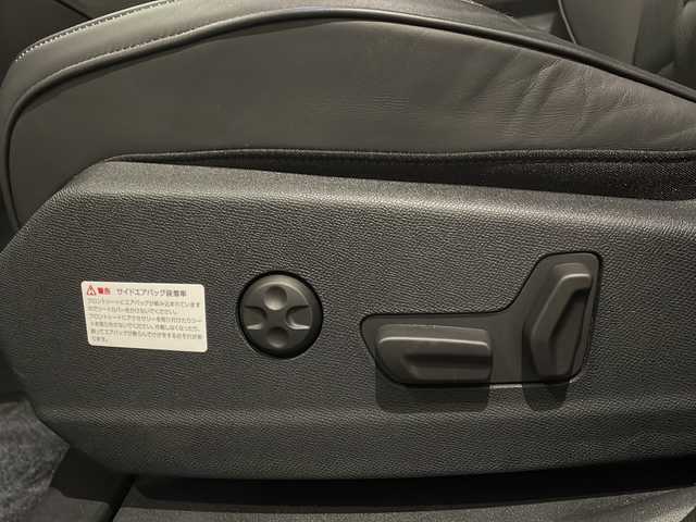 ＤＳオートモビル ＤＳ７ クロスバック グランシック ピュアテック 新潟県 2020(令2)年 1.1万km ゴールド パッケージオプション装備１/・フロントカメラ/・DS ナイトビジョン/・パノラミックサンルーフ（電動メッシュサンシェード付）/・パッケージオプション装備2/・OPERA エンブレム（ダッシュボード）/・OPERAインテリア（ウォッチストラップデザイン/・ナッパレザーシート/ アートフィニッシュ/・パールトップステッチ ナッパレザーダッシュボード/・ドアトリム：バ サルトブラック/・クリスタル入りオーディオダイヤル/・フロントシートベンチレーション/標準装備/・DS ドライバーアテンションモニタリング/・DS パークパイロット/・DS アクティブLEDビジョン/・インテリジェントハイビーム/・フロントガラスヒーター/・ハンズフリー電動テールゲート/・後席用エアコンコントロールパネル/・B.R.Mアナログ時計/・パワーシート/・フロントシートヒーター/・フロントマルチポイントランバーサポート/・アンビエンスライト/・スマートフォンワイヤレスチャージャー/・20インチアロイホイール