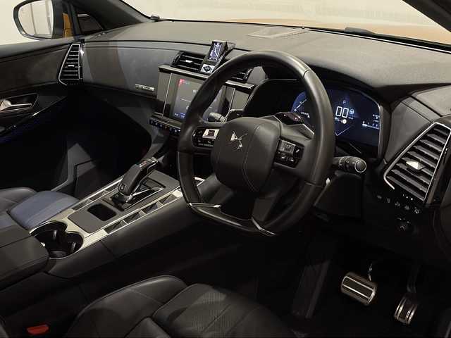 ＤＳオートモビル ＤＳ７ クロスバック グランシック ピュアテック 新潟県 2020(令2)年 1.1万km ゴールド パッケージオプション装備１/・フロントカメラ/・DS ナイトビジョン/・パノラミックサンルーフ（電動メッシュサンシェード付）/・パッケージオプション装備2/・OPERA エンブレム（ダッシュボード）/・OPERAインテリア（ウォッチストラップデザイン/・ナッパレザーシート/ アートフィニッシュ/・パールトップステッチ ナッパレザーダッシュボード/・ドアトリム：バ サルトブラック/・クリスタル入りオーディオダイヤル/・フロントシートベンチレーション/標準装備/・DS ドライバーアテンションモニタリング/・DS パークパイロット/・DS アクティブLEDビジョン/・インテリジェントハイビーム/・フロントガラスヒーター/・ハンズフリー電動テールゲート/・後席用エアコンコントロールパネル/・B.R.Mアナログ時計/・パワーシート/・フロントシートヒーター/・フロントマルチポイントランバーサポート/・アンビエンスライト/・スマートフォンワイヤレスチャージャー/・20インチアロイホイール