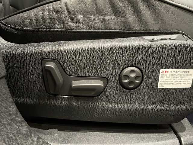 ＤＳオートモビル ＤＳ７ クロスバック グランシック ピュアテック 新潟県 2020(令2)年 1.1万km ゴールド パッケージオプション装備１/・フロントカメラ/・DS ナイトビジョン/・パノラミックサンルーフ（電動メッシュサンシェード付）/・パッケージオプション装備2/・OPERA エンブレム（ダッシュボード）/・OPERAインテリア（ウォッチストラップデザイン/・ナッパレザーシート/ アートフィニッシュ/・パールトップステッチ ナッパレザーダッシュボード/・ドアトリム：バ サルトブラック/・クリスタル入りオーディオダイヤル/・フロントシートベンチレーション/標準装備/・DS ドライバーアテンションモニタリング/・DS パークパイロット/・DS アクティブLEDビジョン/・インテリジェントハイビーム/・フロントガラスヒーター/・ハンズフリー電動テールゲート/・後席用エアコンコントロールパネル/・B.R.Mアナログ時計/・パワーシート/・フロントシートヒーター/・フロントマルチポイントランバーサポート/・アンビエンスライト/・スマートフォンワイヤレスチャージャー/・20インチアロイホイール