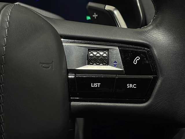 ＤＳオートモビル ＤＳ７ クロスバック グランシック ピュアテック 新潟県 2020(令2)年 1.1万km ゴールド パッケージオプション装備１/・フロントカメラ/・DS ナイトビジョン/・パノラミックサンルーフ（電動メッシュサンシェード付）/・パッケージオプション装備2/・OPERA エンブレム（ダッシュボード）/・OPERAインテリア（ウォッチストラップデザイン/・ナッパレザーシート/ アートフィニッシュ/・パールトップステッチ ナッパレザーダッシュボード/・ドアトリム：バ サルトブラック/・クリスタル入りオーディオダイヤル/・フロントシートベンチレーション/標準装備/・DS ドライバーアテンションモニタリング/・DS パークパイロット/・DS アクティブLEDビジョン/・インテリジェントハイビーム/・フロントガラスヒーター/・ハンズフリー電動テールゲート/・後席用エアコンコントロールパネル/・B.R.Mアナログ時計/・パワーシート/・フロントシートヒーター/・フロントマルチポイントランバーサポート/・アンビエンスライト/・スマートフォンワイヤレスチャージャー/・20インチアロイホイール