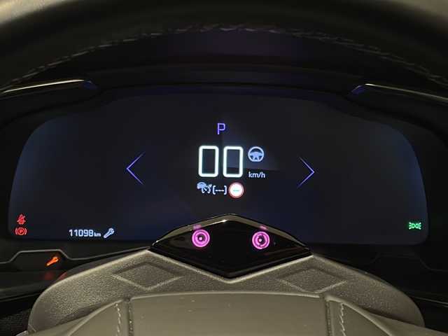 ＤＳオートモビル ＤＳ７ クロスバック グランシック ピュアテック 新潟県 2020(令2)年 1.1万km ゴールド パッケージオプション装備１/・フロントカメラ/・DS ナイトビジョン/・パノラミックサンルーフ（電動メッシュサンシェード付）/・パッケージオプション装備2/・OPERA エンブレム（ダッシュボード）/・OPERAインテリア（ウォッチストラップデザイン/・ナッパレザーシート/ アートフィニッシュ/・パールトップステッチ ナッパレザーダッシュボード/・ドアトリム：バ サルトブラック/・クリスタル入りオーディオダイヤル/・フロントシートベンチレーション/標準装備/・DS ドライバーアテンションモニタリング/・DS パークパイロット/・DS アクティブLEDビジョン/・インテリジェントハイビーム/・フロントガラスヒーター/・ハンズフリー電動テールゲート/・後席用エアコンコントロールパネル/・B.R.Mアナログ時計/・パワーシート/・フロントシートヒーター/・フロントマルチポイントランバーサポート/・アンビエンスライト/・スマートフォンワイヤレスチャージャー/・20インチアロイホイール