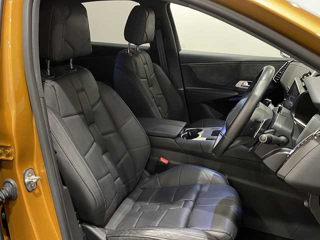 ＤＳオートモビル ＤＳ７ クロスバック グランシック ピュアテック 新潟県 2020(令2)年 1.1万km ゴールド パッケージオプション装備１/・フロントカメラ/・DS ナイトビジョン/・パノラミックサンルーフ（電動メッシュサンシェード付）/・パッケージオプション装備2/・OPERA エンブレム（ダッシュボード）/・OPERAインテリア（ウォッチストラップデザイン/・ナッパレザーシート/ アートフィニッシュ/・パールトップステッチ ナッパレザーダッシュボード/・ドアトリム：バ サルトブラック/・クリスタル入りオーディオダイヤル/・フロントシートベンチレーション/標準装備/・DS ドライバーアテンションモニタリング/・DS パークパイロット/・DS アクティブLEDビジョン/・インテリジェントハイビーム/・フロントガラスヒーター/・ハンズフリー電動テールゲート/・後席用エアコンコントロールパネル/・B.R.Mアナログ時計/・パワーシート/・フロントシートヒーター/・フロントマルチポイントランバーサポート/・アンビエンスライト/・スマートフォンワイヤレスチャージャー/・20インチアロイホイール