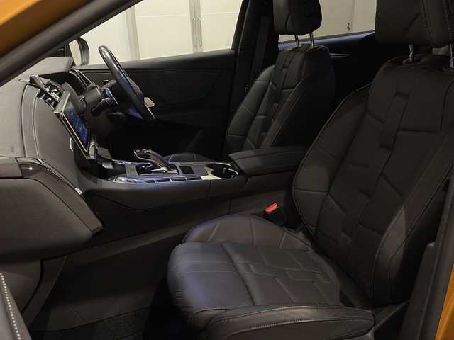 ＤＳオートモビル ＤＳ７ クロスバック グランシック ピュアテック 新潟県 2020(令2)年 1.1万km ゴールド パッケージオプション装備１/・フロントカメラ/・DS ナイトビジョン/・パノラミックサンルーフ（電動メッシュサンシェード付）/・パッケージオプション装備2/・OPERA エンブレム（ダッシュボード）/・OPERAインテリア（ウォッチストラップデザイン/・ナッパレザーシート/ アートフィニッシュ/・パールトップステッチ ナッパレザーダッシュボード/・ドアトリム：バ サルトブラック/・クリスタル入りオーディオダイヤル/・フロントシートベンチレーション/標準装備/・DS ドライバーアテンションモニタリング/・DS パークパイロット/・DS アクティブLEDビジョン/・インテリジェントハイビーム/・フロントガラスヒーター/・ハンズフリー電動テールゲート/・後席用エアコンコントロールパネル/・B.R.Mアナログ時計/・パワーシート/・フロントシートヒーター/・フロントマルチポイントランバーサポート/・アンビエンスライト/・スマートフォンワイヤレスチャージャー/・20インチアロイホイール