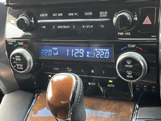 トヨタ アルファードハイブリット エグゼクティブ ラウンジ 山形県 2016(平28)年 6.4万km ラグジュアリーホワイトパールクリスタルシャインガラスフレーク 禁煙車/Toyota Safety Sense /・プリクラッシュセーフティ/・レーンディパーチャーアラート/・オートマチックハイビーム/・レーダークルーズコントロール/レザーシート/サンルーフ/JBLプレミアムサウンド/純正ナビ(CD.DVD.BT.USB.AUX)/パノラミックビューモニター/フルセグ/両側パワースライドドア/パワーバックドア/クリアランスソナー/シートヒーター/ステアリングヒーター/パワーシート/ETC/電動パーキングブレーキ/オートホールド/LEDヘッドライト/プッシュスタート/スマートキー