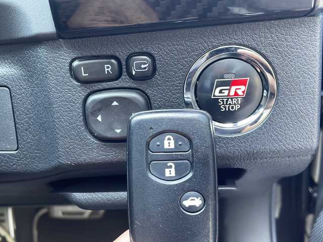 トヨタ マークＸ 250S GRスポーツ 大阪府 2018(平30)年 5.8万km プレシャスブラックパール 純正SDナビ：NSZT-W66T/【CD/DVD/SD/Bluetooth】/地デジ対応テレビ/バックカメラ　/ＨＩＤヘッドライト　/ＬＥＤデイライト　/オートライト機能　/ＧＲ専用/・セミバケットシート/・１９インチアルミ/・キャリパー　/パドルシフト　/チルトステアリング　/社外レーダー　/ビルトイン2.0ＥＴＣ/電動格納ウィンカーミラー