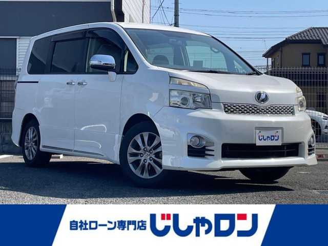 トヨタ ヴォクシー ZS 煌Ⅱ 佐賀県 2012(平24)年 10.4万km ホワイトパールクリスタルシャイン (株)IDOMが運営する【じしゃロン川越店】の自社ローン専用車両になります。こちらは現金またはオートローンご利用時の価格です。自社ローンご希望の方は別途その旨お申付け下さい/アルパインＨＤＤナビ/（AM/FM/CD/DVD)/バックカメラ　/両側パワースライドア　/ＥＴＣ　/フルセグＴＶ　/パドルシフト　/純正フロアマット　/ウインカミラー　/ドアバイザー　/ＨＩＤヘッドライト　/オートライト　/プッシュスタート