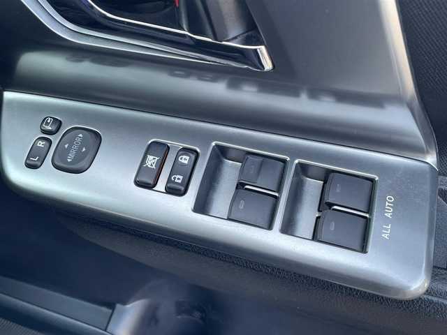 トヨタ ヴォクシー ZS 煌Ⅱ 佐賀県 2012(平24)年 10.4万km ホワイトパールクリスタルシャイン (株)IDOMが運営する【じしゃロン川越店】の自社ローン専用車両になります。こちらは現金またはオートローンご利用時の価格です。自社ローンご希望の方は別途その旨お申付け下さい/アルパインＨＤＤナビ/（AM/FM/CD/DVD)/バックカメラ　/両側パワースライドア　/ＥＴＣ　/フルセグＴＶ　/パドルシフト　/純正フロアマット　/ウインカミラー　/ドアバイザー　/ＨＩＤヘッドライト　/オートライト　/プッシュスタート