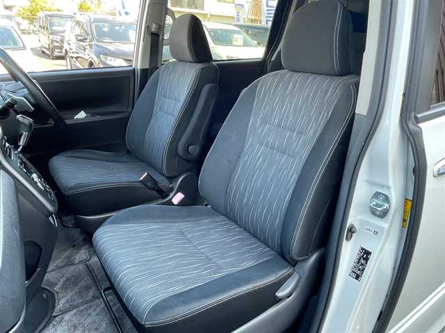 トヨタ ヴォクシー ZS 煌Ⅱ 佐賀県 2012(平24)年 10.4万km ホワイトパールクリスタルシャイン (株)IDOMが運営する【じしゃロン川越店】の自社ローン専用車両になります。こちらは現金またはオートローンご利用時の価格です。自社ローンご希望の方は別途その旨お申付け下さい/アルパインＨＤＤナビ/（AM/FM/CD/DVD)/バックカメラ　/両側パワースライドア　/ＥＴＣ　/フルセグＴＶ　/パドルシフト　/純正フロアマット　/ウインカミラー　/ドアバイザー　/ＨＩＤヘッドライト　/オートライト　/プッシュスタート
