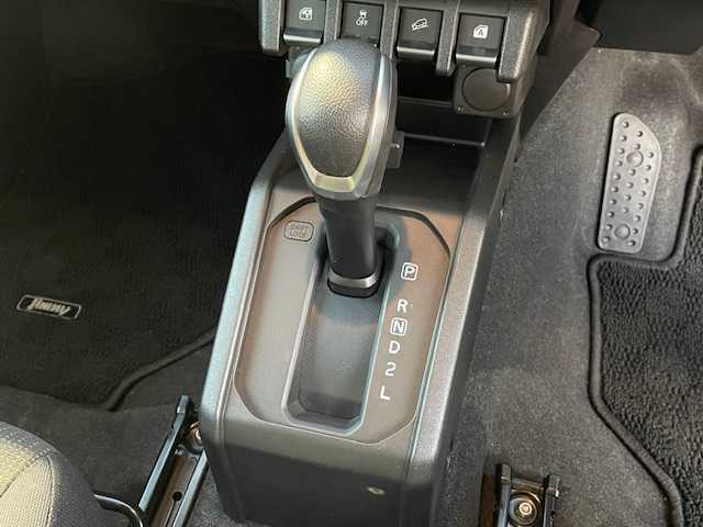 スズキ ジムニー XC 愛知県 2021(令3)年 0.8万km ジャングルグリーン ダムドlittleDグリル/ダムドlittleDフロントバンパー/ダムドlittleDリアバンパー/衝突軽減ブレーキ/クルーズコントロール/社外ナビ・フルセグTV/純正16インチアルミホイール/バックカメラ/シートヒーター/プッシュスタート/スマートキー