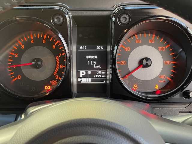 スズキ ジムニー XC 愛知県 2021(令3)年 0.8万km ジャングルグリーン ダムドlittleDグリル/ダムドlittleDフロントバンパー/ダムドlittleDリアバンパー/衝突軽減ブレーキ/クルーズコントロール/社外ナビ・フルセグTV/純正16インチアルミホイール/バックカメラ/シートヒーター/プッシュスタート/スマートキー