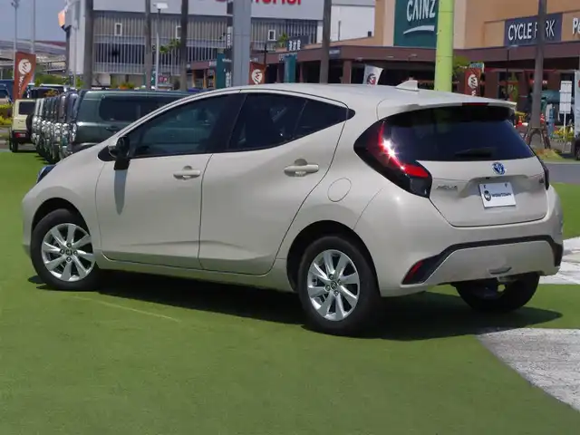 トヨタ アクア Z 千葉県 2021(令3)年 3.5万km クリアベージュメタリック Toyota Safety Sense/・プリクラッシュセーフティ/・レーンディパーチャーアラート/・オートハイビーム/・レーダークルーズコントロール/・RCTA（リヤクロストラフィックアラート）/・ブラインドスポットモニター/アイドリングストップ/10.5インチ純正コネクティッドナビ/地デジTV/【Bluetooth接続】/パノラミックビューモニター/ドライブレコーダー（前後撮影）【DC-DR652】/革巻きステアリング/ステアリングスイッチ/ETC/LEDヘッドライト/フォグライト/ウインカーミラー/クリアランスソナー/サイド/カーテンエアバッグ/スマートキー