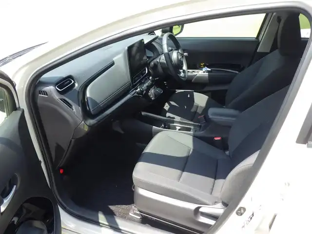 トヨタ アクア Z 千葉県 2021(令3)年 3.5万km クリアベージュメタリック Toyota Safety Sense/・プリクラッシュセーフティ/・レーンディパーチャーアラート/・オートハイビーム/・レーダークルーズコントロール/・RCTA（リヤクロストラフィックアラート）/・ブラインドスポットモニター/アイドリングストップ/10.5インチ純正コネクティッドナビ/地デジTV/【Bluetooth接続】/パノラミックビューモニター/ドライブレコーダー（前後撮影）【DC-DR652】/革巻きステアリング/ステアリングスイッチ/ETC/LEDヘッドライト/フォグライト/ウインカーミラー/クリアランスソナー/サイド/カーテンエアバッグ/スマートキー