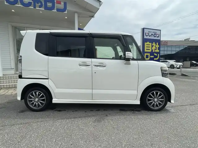 ホンダ Ｎ ＢＯＸ G ターボ SSパッケージ 秋田県 2014(平26)年 6.4万km プレミアムホワイトパール (株)IDOMが運営する【じしゃロン 秋田店】の自社ローン専用車両になります。こちらは現金またはオートローンご利用時の価格です。自社ローンご希望の方は別途その旨お申付け下さい/メモリナビ/フルセグテレビ/バックカメラ/ウィンカーミラー/プッシュスタート/両側パワースライドドア