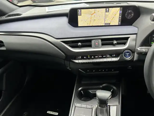 レクサス ＵＸ 250h アーバンエレガンス 福岡県 2021(令3)年 3.8万km ソニッククォーツ レクサスセーフティシステム/ドラレコ/バッグカメラ/全方位カメラ/BSM/レーンキープアシスト/コーナーセンサー/ナビ（BT、フルセグ、FM、AM）/CDチェンジャー/純正フロアマット/純正アルミホイール/オートライト/LED/クルコン/オートエアコン/パワーウィンドウ/ルーフレール/電動リアゲート/パワーシート/EVモード/スポーツモード/横滑り防止/盗難防止/エアバック