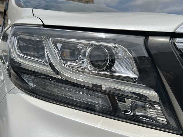 トヨタ アルファード S Cパッケージ 京都府 2017(平29)年 5.6万km ホワイトパールクリスタルシャイン 純正ディーラーOPナビ /(ALPINE EX11V 11V型インチ）/フルセグナビ/黒本革シート　/両側パワースライドドア　/BSM　/衝突軽減装置/全方位カメラ　/フリップダウンモニター/（ALPINE PXH12x-R-AV 12.8インチ）/前後コーナーセンサー　/電動リアゲート/LEDヘッドライト/クルーズコントロール（追従機能有）/スマートキー/運転席シートヒーター/前後社外ドラレコ/（CSD-600FHR)/アイドリングストップ/ビルトインETC/社外セキュリティ/（CLIFFORD)/ハンドルヒーター/2列目パワーシート有/交換タイヤ付/（サマー：純正AW、スタッドレス：ECO FORME)/車内カーテン付/ワイパーデアイサー/デジタルインナーミラー/リアデフロック/リアフォグランプ