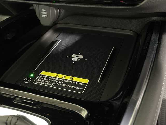 ホンダ ヴェゼル ハイブリッド e:HEV Z 神奈川県 2025(令7)年 0.1万km未満 プラチナホワイトパール 登録済未使用車/ホンダセンシング/・衝突軽減ブレーキ/・誤発進抑制機能（前方・後方）/・近距離衝突軽減ブレーキ/・歩行者事故低減ステアリング/・路外逸脱抑制機能/・渋滞追従機能付きアダプティブクルーズコントロール/・車線維持支援システム/・先行車発進お知らせ機能/・標識認識機能/・オートハイビーム/純正9インチディスプレイオーディオ/・BT/フルセグTV/AppleCarPlay/AndroidAuto/AM/FM/バックカメラ/ハーフレザーシート/・シートヒーター(D/N)/ビルトインETC/革巻きステアリング/・ステアリングスイッチ/・ステアリングヒーター/Qi充電/電動サイドブレーキ/・ブレーキオートホールド/パワーバックドア/スマートキー/・プッシュスタートボタン/・スペアキー(1本)/ドライブモード/LEDヘッドライト/・シーケンシャルウィンカー/前後クリアランスソナー/純正18インチアルミホイール