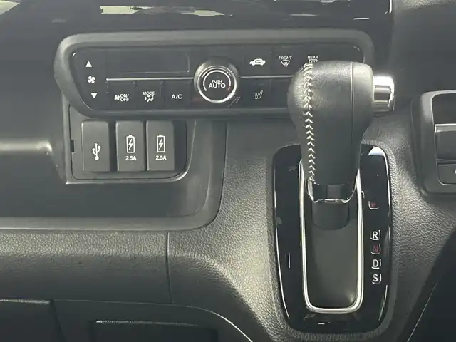 ホンダ Ｎ ＢＯＸ カスタム L ターボ 埼玉県 2022(令4)年 5.2万km メテオロイドグレーメタリック 純正８型ナビ　Ｂｌｕｅｔｏｏｔｈ　バックカメラ　フルセグＴＶ　両側パワースライドドア　ハーフレザーシート　シートヒーター　前後ドライブレコーダー　ビルドインＥＴＣ　クルーズコントロール　コーナーセンサ