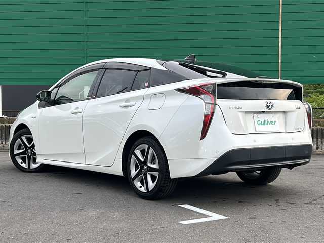 トヨタ プリウス Sセーフティプラス ツートーン 茨城県 2018(平30)年 4.3万km アティチュードブラックマイカ/ホワイトパールクリスタルシャイン 純正ナビゲーション/CD/DVD/Bluetooth/フルセグTV/バックカメラ/パーキングアシスト/トヨタセーフティセンス/・プリクラッシュセーフティ/・レーンディパーチャーアラート/・オートマチックハイビーム/・レーダークルーズコントロール/コーナーセンサー/プッシュスタート/スマートキー/純正ドライブレコーダー/純正17インチAW/オートライト/オートマチックハイビーム/LEDヘッドライト