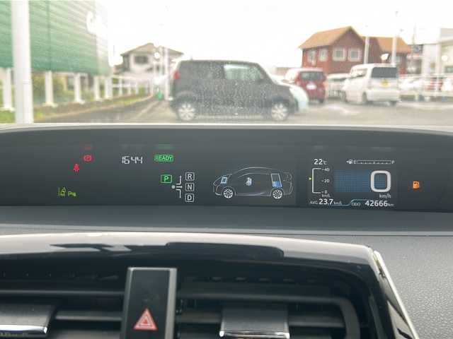 トヨタ プリウス Sセーフティプラス ツートーン 茨城県 2018(平30)年 4.3万km アティチュードブラックマイカ/ホワイトパールクリスタルシャイン 純正ナビゲーション/CD/DVD/Bluetooth/フルセグTV/バックカメラ/パーキングアシスト/トヨタセーフティセンス/・プリクラッシュセーフティ/・レーンディパーチャーアラート/・オートマチックハイビーム/・レーダークルーズコントロール/コーナーセンサー/プッシュスタート/スマートキー/純正ドライブレコーダー/純正17インチAW/オートライト/オートマチックハイビーム/LEDヘッドライト