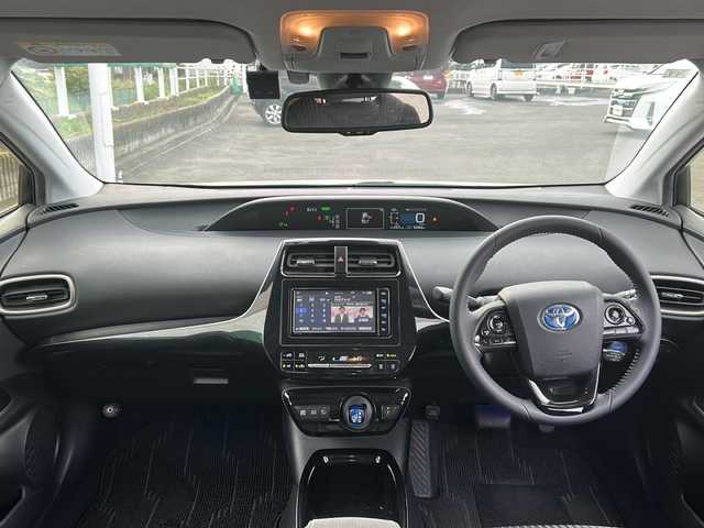 トヨタ プリウス Sセーフティプラス ツートーン 茨城県 2018(平30)年 4.3万km アティチュードブラックマイカ/ホワイトパールクリスタルシャイン 純正ナビゲーション/CD/DVD/Bluetooth/フルセグTV/バックカメラ/パーキングアシスト/トヨタセーフティセンス/・プリクラッシュセーフティ/・レーンディパーチャーアラート/・オートマチックハイビーム/・レーダークルーズコントロール/コーナーセンサー/プッシュスタート/スマートキー/純正ドライブレコーダー/純正17インチAW/オートライト/オートマチックハイビーム/LEDヘッドライト