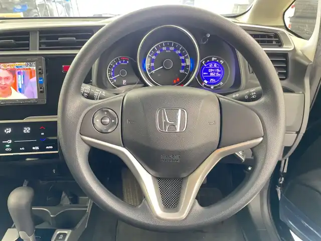 ホンダ フィット 13G FパックコンフォートED 道央・札幌 2016(平28)年 3.4万km クリスタルブラックパール 衝突軽減ブレーキ　純正ナビ　ＴＶ　Ｂｌｕｅｔｏｏｔｈ　バックＣ　ワイパーデアイサー　ＥＴＣ　シートヒーター　１５ＡＷ　コーナーセンサー　ヒーター付電格ミラー　スマートキー　純正マット　ＡＡＣ