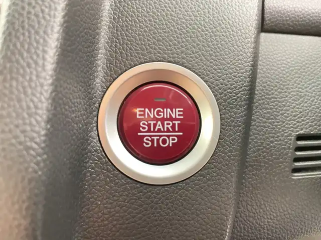 ホンダ フィット 13G FパックコンフォートED 道央・札幌 2016(平28)年 3.4万km クリスタルブラックパール 衝突軽減ブレーキ　純正ナビ　ＴＶ　Ｂｌｕｅｔｏｏｔｈ　バックＣ　ワイパーデアイサー　ＥＴＣ　シートヒーター　１５ＡＷ　コーナーセンサー　ヒーター付電格ミラー　スマートキー　純正マット　ＡＡＣ