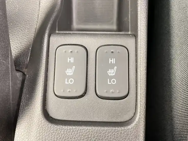 ホンダ フィット 13G FパックコンフォートED 道央・札幌 2016(平28)年 3.4万km クリスタルブラックパール 衝突軽減ブレーキ　純正ナビ　ＴＶ　Ｂｌｕｅｔｏｏｔｈ　バックＣ　ワイパーデアイサー　ＥＴＣ　シートヒーター　１５ＡＷ　コーナーセンサー　ヒーター付電格ミラー　スマートキー　純正マット　ＡＡＣ