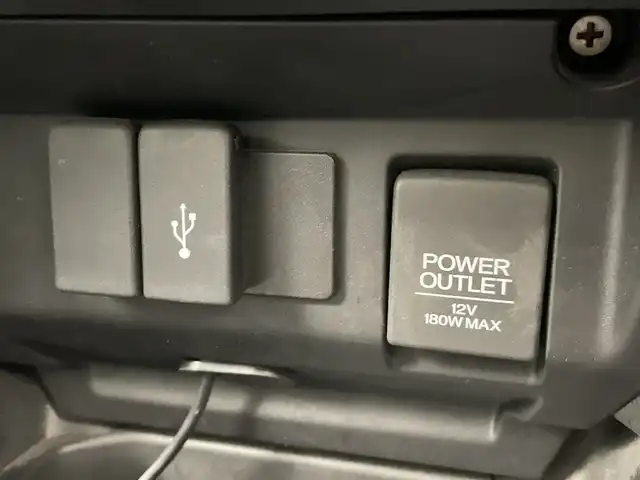 ホンダ フィット 13G FパックコンフォートED 道央・札幌 2016(平28)年 3.4万km クリスタルブラックパール 衝突軽減ブレーキ　純正ナビ　ＴＶ　Ｂｌｕｅｔｏｏｔｈ　バックＣ　ワイパーデアイサー　ＥＴＣ　シートヒーター　１５ＡＷ　コーナーセンサー　ヒーター付電格ミラー　スマートキー　純正マット　ＡＡＣ