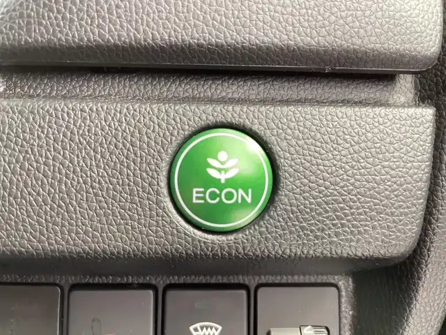 ホンダ フィット 13G FパックコンフォートED 道央・札幌 2016(平28)年 3.4万km クリスタルブラックパール 衝突軽減ブレーキ　純正ナビ　ＴＶ　Ｂｌｕｅｔｏｏｔｈ　バックＣ　ワイパーデアイサー　ＥＴＣ　シートヒーター　１５ＡＷ　コーナーセンサー　ヒーター付電格ミラー　スマートキー　純正マット　ＡＡＣ