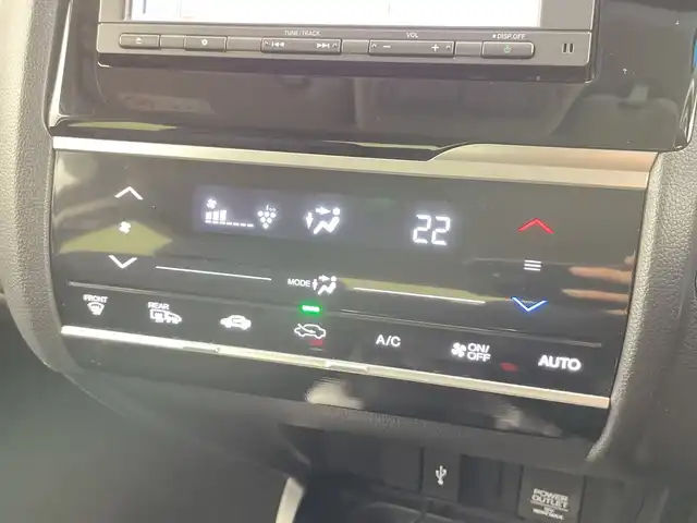 ホンダ フィット 13G FパックコンフォートED 道央・札幌 2016(平28)年 3.4万km クリスタルブラックパール 衝突軽減ブレーキ　純正ナビ　ＴＶ　Ｂｌｕｅｔｏｏｔｈ　バックＣ　ワイパーデアイサー　ＥＴＣ　シートヒーター　１５ＡＷ　コーナーセンサー　ヒーター付電格ミラー　スマートキー　純正マット　ＡＡＣ