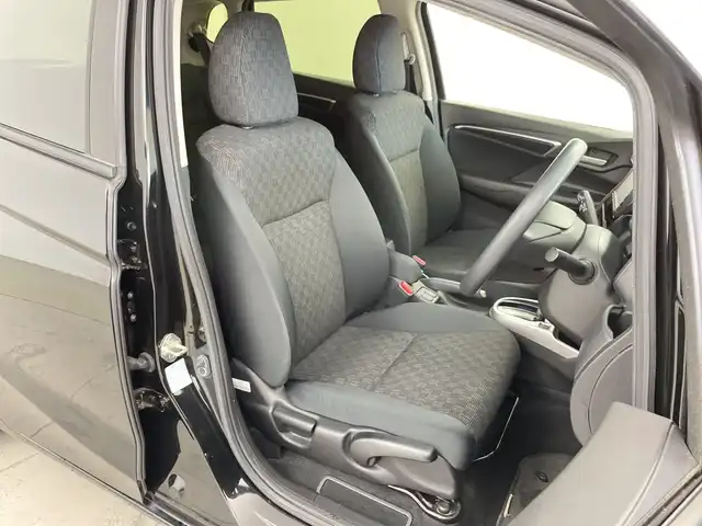 ホンダ フィット 13G FパックコンフォートED 道央・札幌 2016(平28)年 3.4万km クリスタルブラックパール 衝突軽減ブレーキ　純正ナビ　ＴＶ　Ｂｌｕｅｔｏｏｔｈ　バックＣ　ワイパーデアイサー　ＥＴＣ　シートヒーター　１５ＡＷ　コーナーセンサー　ヒーター付電格ミラー　スマートキー　純正マット　ＡＡＣ